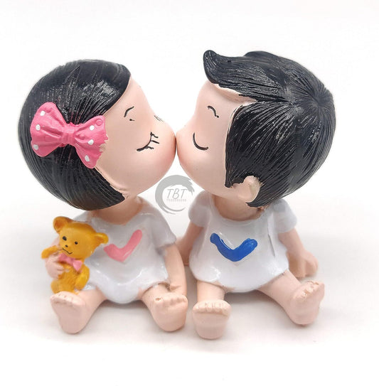 Kissing Couple Cake Decorating Toy